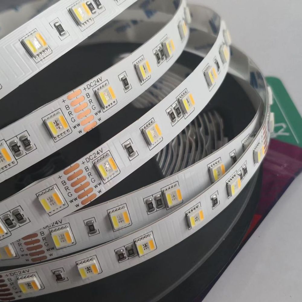 شريط إضاءة LED ذكي RGBCW 5 في  - مراجعة Interior Design Output وسعره